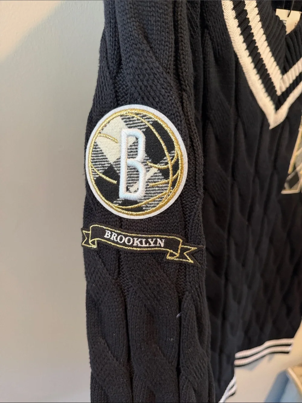 Pro Standard L NBA Brooklyn Nets Black Preppy/Varsity Cable Knit V-Neck Sweater